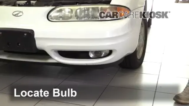 2001 Oldsmobile Alero GL 2.4L 4 Cyl. Sedan (4 Door) Éclairage Feu antibrouillard (remplacer l'ampoule)